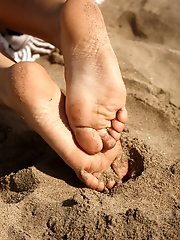 8 pictures - Kylie and Kayla K for Kitten